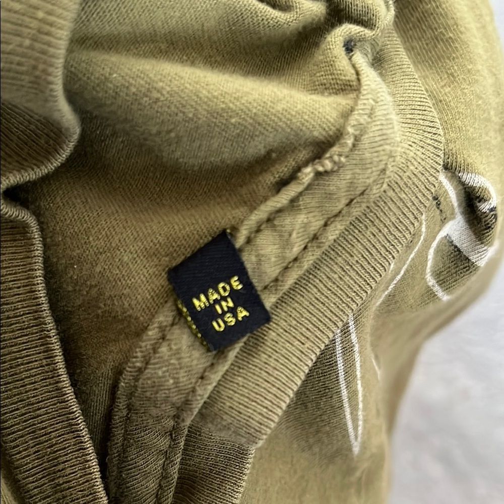 Christian Audigier Green Short Sleeve Tee with Dynamic Bird Design - Picture 4 of 5